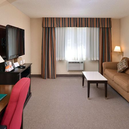 Quality Inn & Suites Walnut - City Of Industry Exterior photo