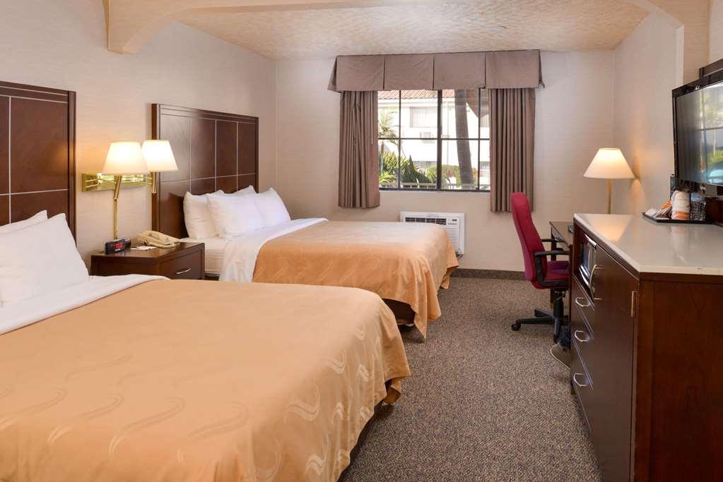 Quality Inn & Suites Walnut - City Of Industry Room photo