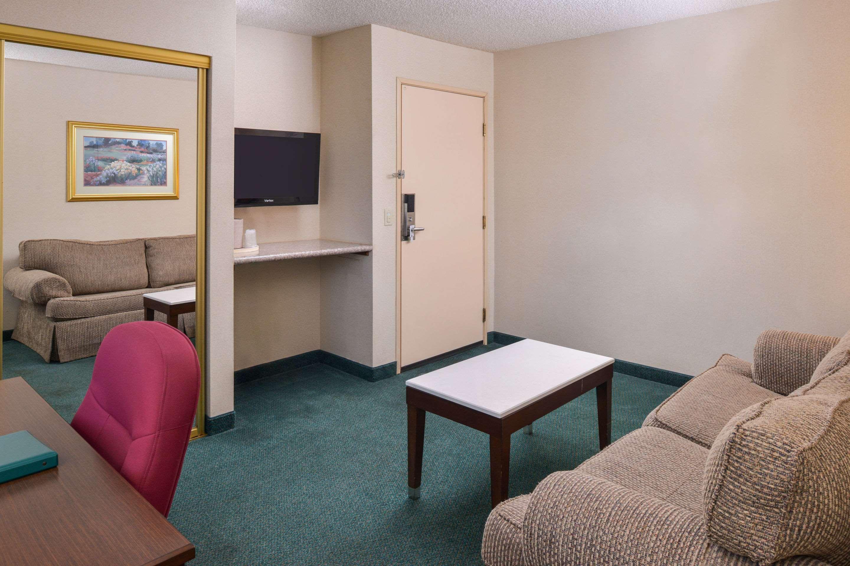 Quality Inn & Suites Walnut - City Of Industry Exterior photo