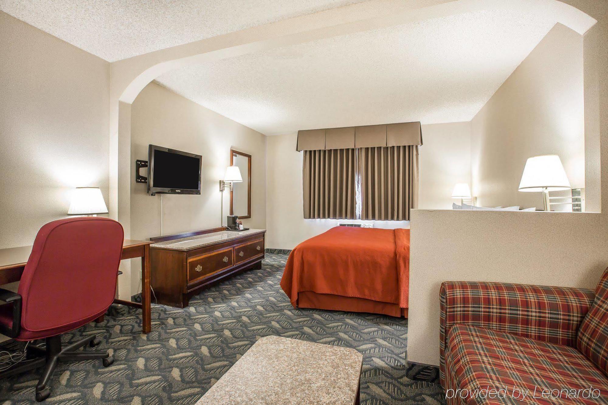 Quality Inn & Suites Walnut - City Of Industry Exterior photo