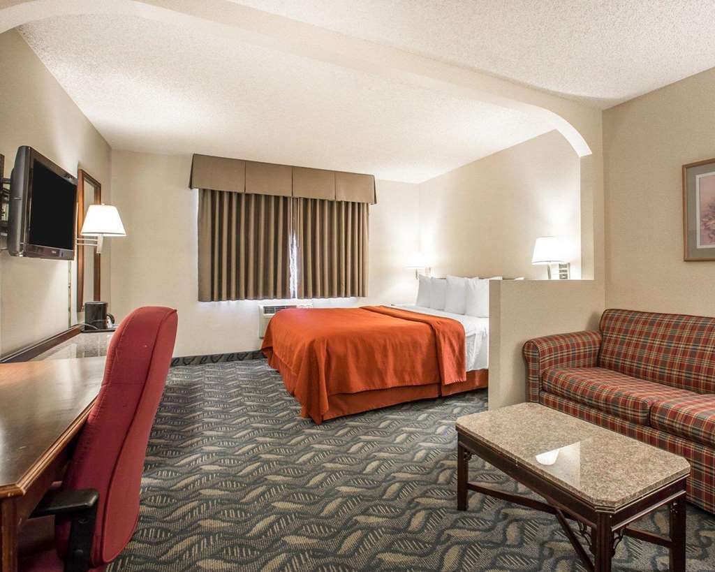 Quality Inn & Suites Walnut - City Of Industry Room photo