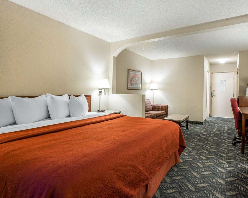 Quality Inn & Suites Walnut - City Of Industry Room photo